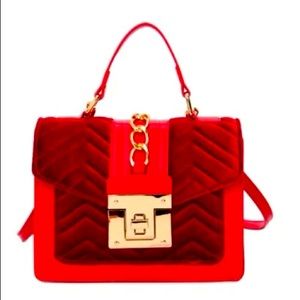 Red Velvet “it girl”  from Reinventinglamour